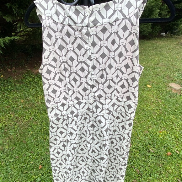 Fun little sleeveless dress - Picture 3 of 4